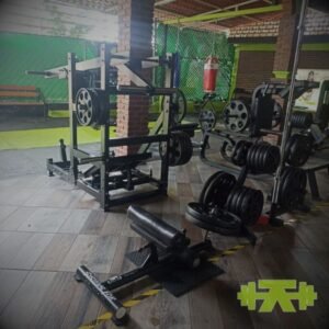 Área para tren inferior en seventy seven gym