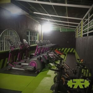 Zona de cardio en seventy seven gym