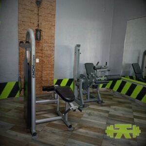Máquinas para femorales en seventy seven gym